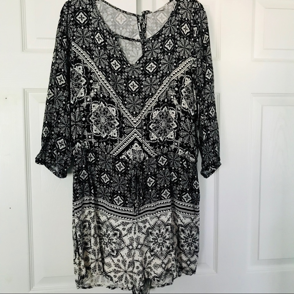 🖤FLORAL QUARTER SLEEVE ROMPER